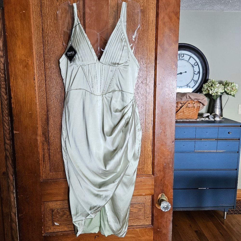 NWT ZAFUL Sage Green Silky Bustier Corset-Style Deep V Midi‎ Dress Women’s Large